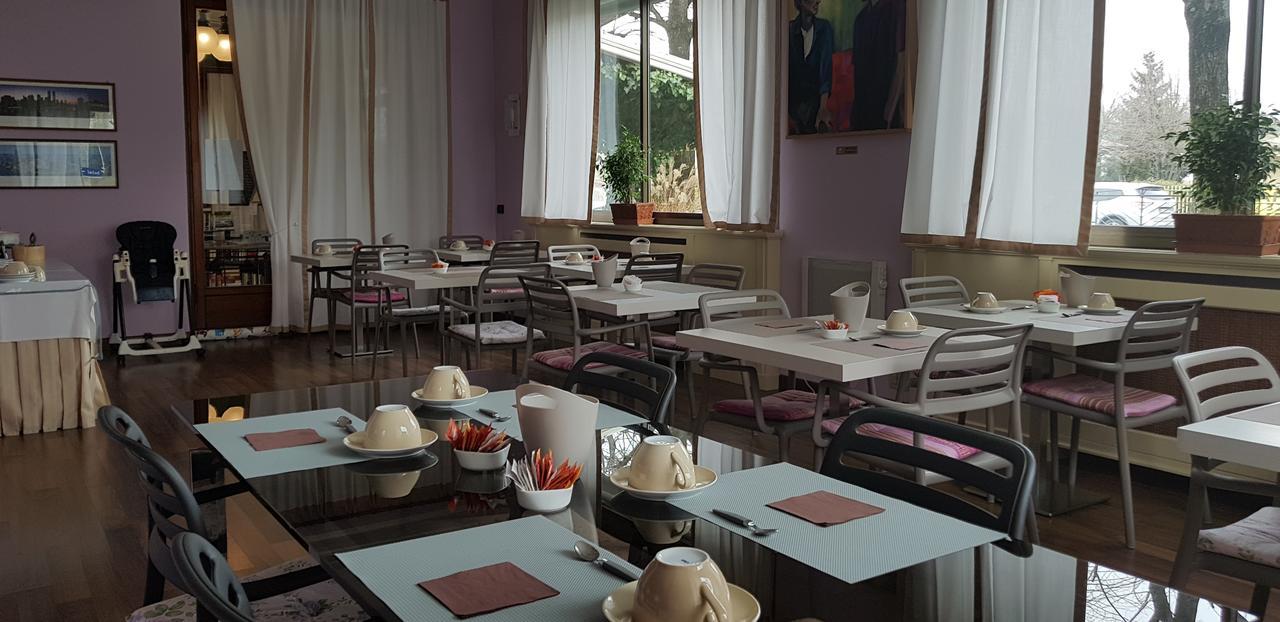 Albergo Cerchi ตอร์โตนา ภายนอก รูปภาพ
